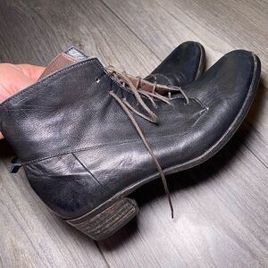 COCLICO Dark Leather Ankle Booties